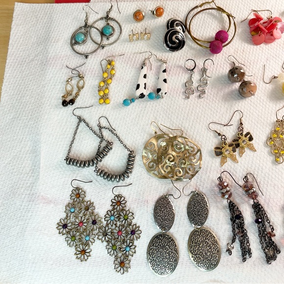 Large Lot of Earrings, 60 pairs - Picture 5 of 13